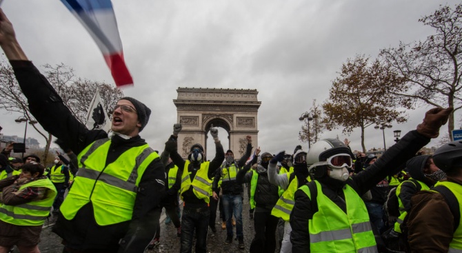 Протестите на френските ученици се засилиха днес, като по време
