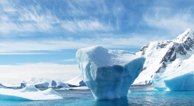 Ледената покривка в Гренландия се топи с по-бързи темпове, отколкото