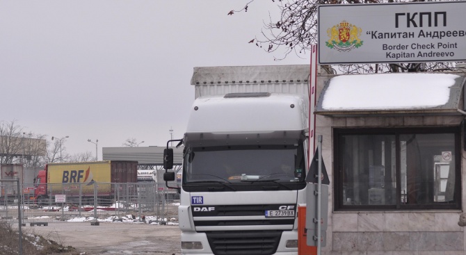 Интензивен е трафикът на границата с Турция и Румъния, съобщи