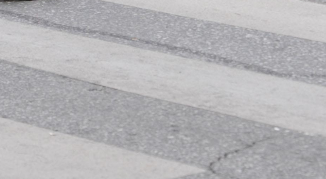 76-годишна пешеходка е блъсната от автомобил в Смолян докато е