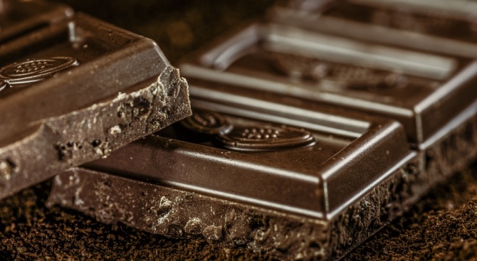 Един тон шоколад изтече върху улица в западногермански град. Това