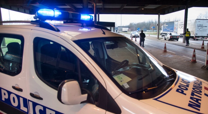 Френската полиция е арестувала двамата братя на нападателя, открил стрелбата