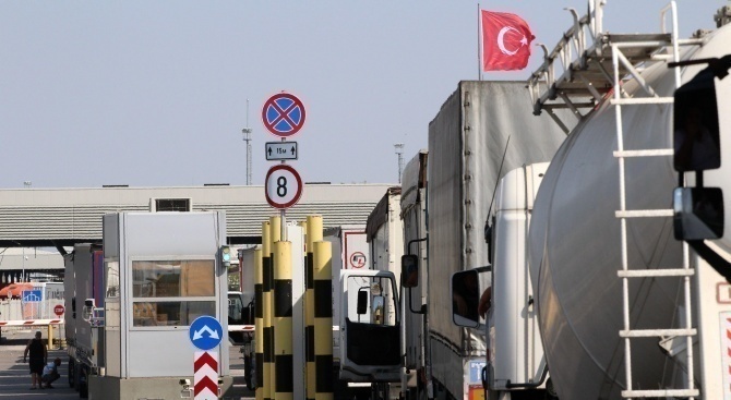От днес Турция въвежда промени при преминаването на тежкотоварни автомобили