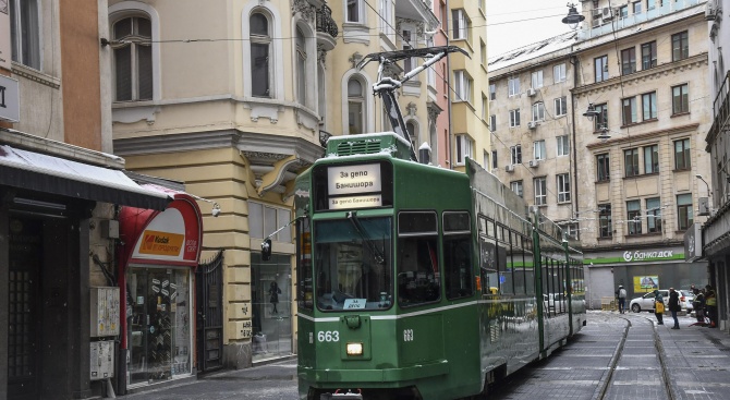 Движението на трамваите по улица "Граф Игнатиев" в София се