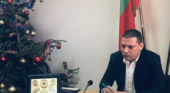 Областният управител на Софийска област Илиан Тодоров връчи за първи