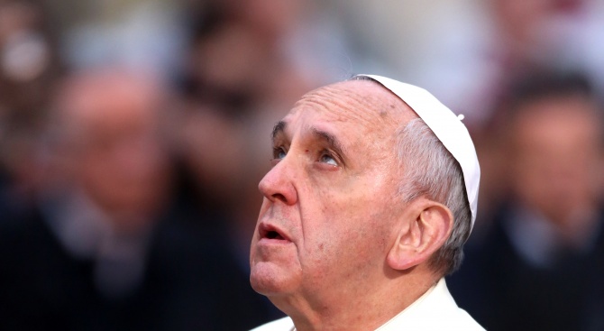 Папа Франциск се помоли за загиналите, изчезналите и останалите без