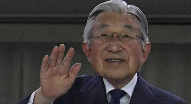 Рекордно голям брой хора лично поздравиха японския император за рождения