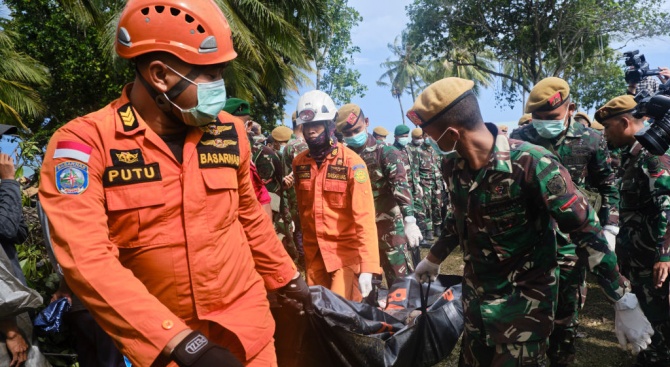 Индонезийските власти съобщиха днес че броят на жертвите от цунамито