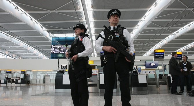 Британската полиция задържа на лондонското летище Лутън 32-годишен мъж, заподозрян