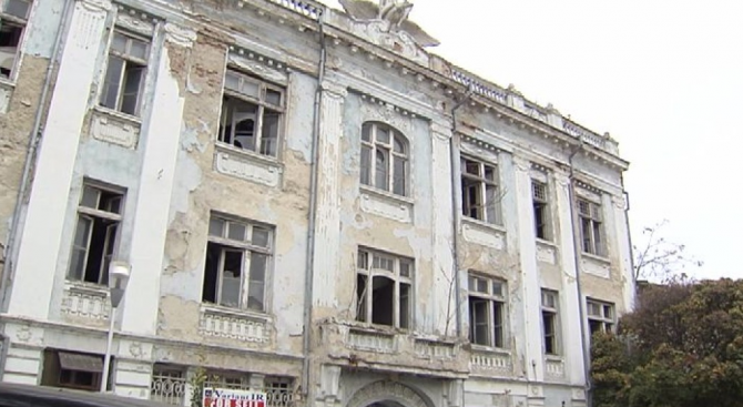 Емблематична сграда във Варна, паметник на културата, е заплашена от
