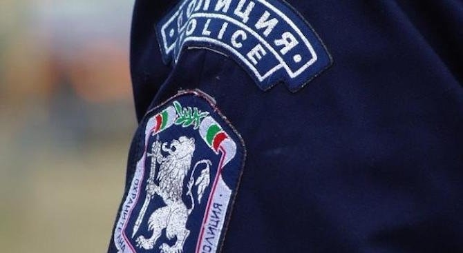 Полицай нападна с юмруци служител на бензиностанция във Велинград. Сцената