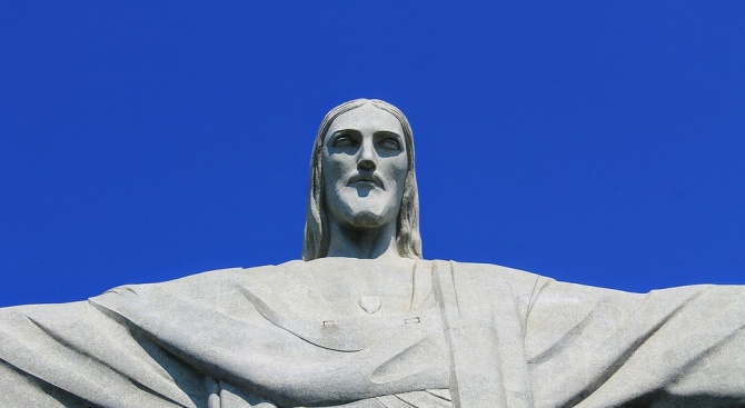 Върху световноизвестната статуя на Христос Спасителя в Рио де Жанейро