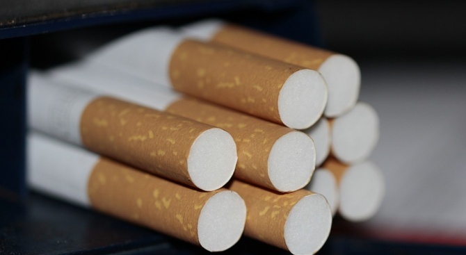 Значително количество контрабандни цигари са иззели и полицаи от Шесто