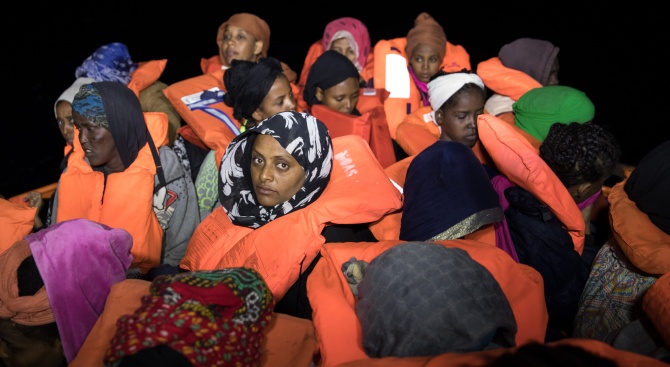 Испанската морска спасителна служба съобщи, че е спасила 549 мигранти,