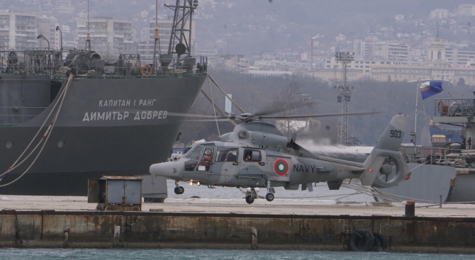 ВМС във Варна откриха учебната година с атрактивни демонстрации. В