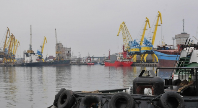 „Пристанище Бургас“ ЕАД ще продаде недвижим имот в комплекс „Меден