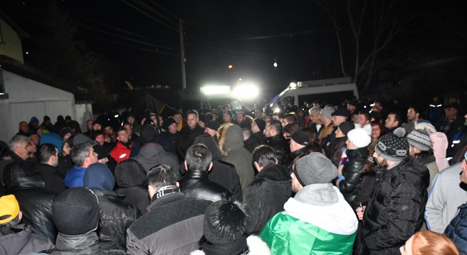 На трети пореден протест излязоха жителите на пловдивското село Войводиново