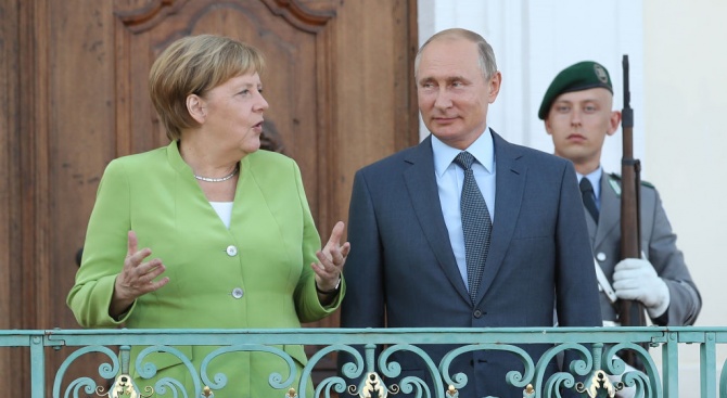 В телефонен разговор снощи германската канцлерка Ангела Меркел и руският