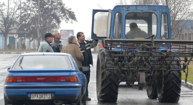 Земеделските производители ще изкарат тракторите си по големите пътища в