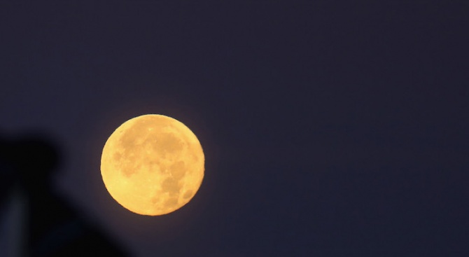 Луната е в знак Телец, където ще остане до 03:01ч