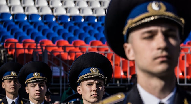 Санкт Петербург отбеляза с военен парад 75-ата годишнина от освобождението