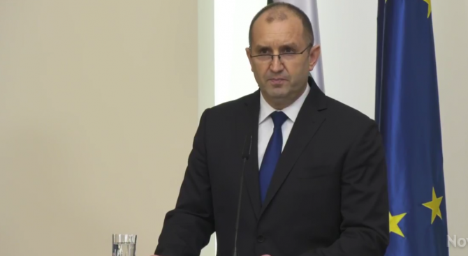 Държавният глава Румен Радев и вицепрезидентът Илияна Йотова отчитат на