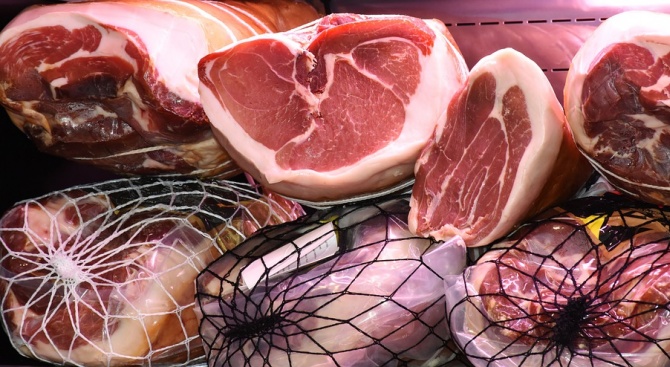 Разкриха незаконна кланица в Полша, която продава месо от болни