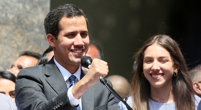 Върховният съд на Венецуела забрани вчера на опозиционера Хуан Гуайдо,