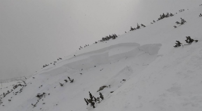Сноубордист активира лавина в Пирин днес. В един от форумите