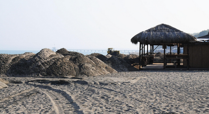 Черноморец е останал без централния си плаж заради новопостроено рибарско