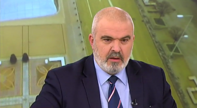 Депутатът от ГЕРБ Маноил Манев се възмути от смените, които