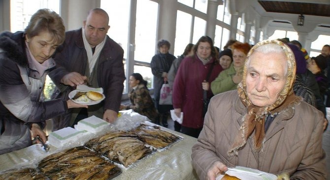 В Добричката община 240 бедни хора ще получават топла храна