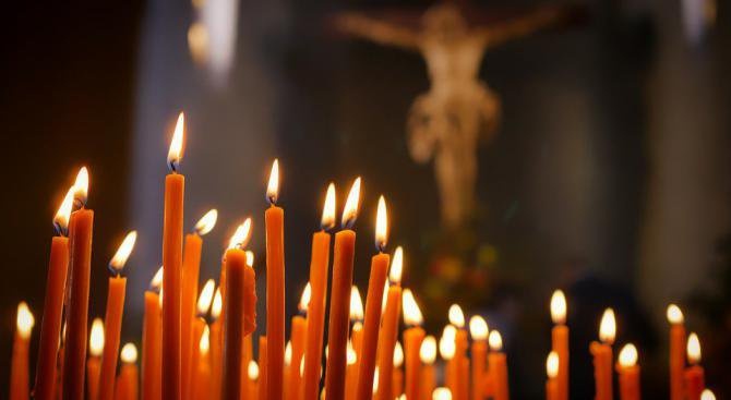 Православната църква чества днес Сретение Господне. На четиридесетия ден след