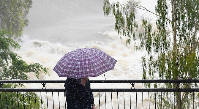 Невиждани наводнения заляха Австралия. Хиляди хора бяха принудени да се