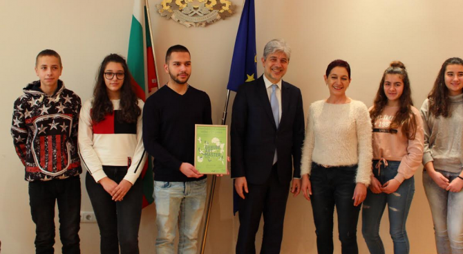 Министърът на околната среда и водите Нено Димов връчи наградата