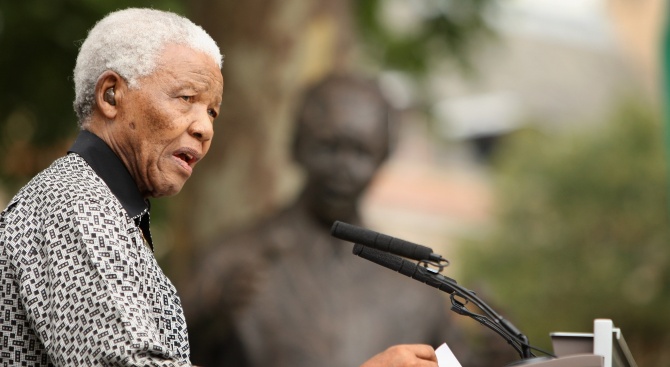 В Лондон беше открита изложба на вещите на Нелсън Мандела