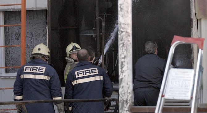 Голям пожар пламна в цех за месо в пловдивското село