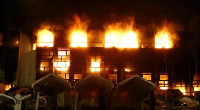 17 души загинаха рано при пожар в хотел в центъра