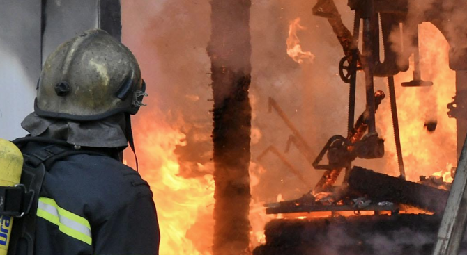 Възникнал в завод в Димитровград пожар е бил потушен от