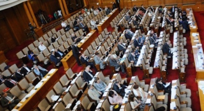 Депутатите отхвърлиха предложението на БСП за прекратяване на пленарното заседание