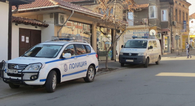 Полицията в Кюстендил продължава издирването на 19-годишен, извършил убийство тази