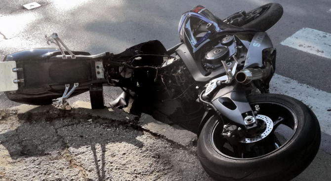 35-годишен мотоциклетист е пострадал при катастрофа в гр. Лясковец. Произшествието