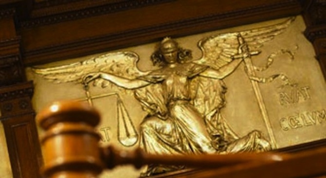 Съдът във Варна осъди двама души за грабеж, придружен с