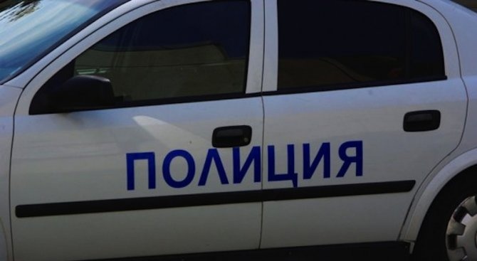 Служители от сектор "Улична престъпност" задържаха 15-годишна от Копиловци, непосредствено