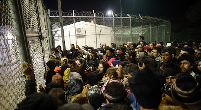 Турските власти задържаха близо 360 мигранти при операции в различни