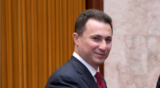 Бившият министър-председател на Македония Никола Груевски разговаря с близкото до
