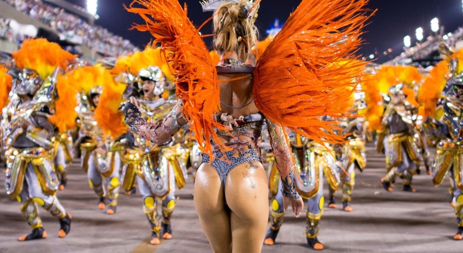 Прочутият карнавал в Рио де Жанейро, който е най-пищният в