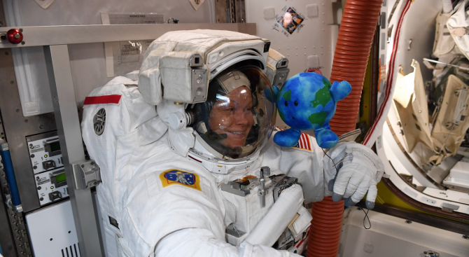 Астронавтката на НАСА Ан Макклейн е пораснала с пет сантиметра