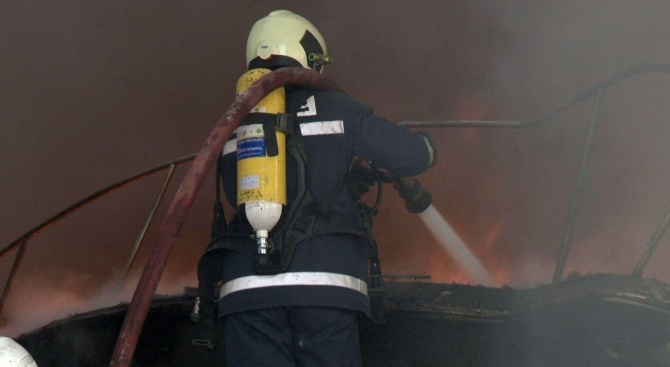 Пожар е горял в медицински център във Варна, няма пострадали.