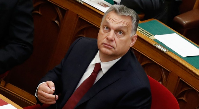 Главният проправителствен всекидневник в Будапеща "Модяр немзет" призова днес партията